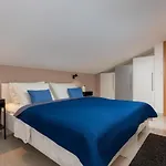 Iris *
