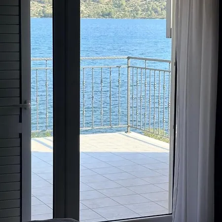 Iris Apartment