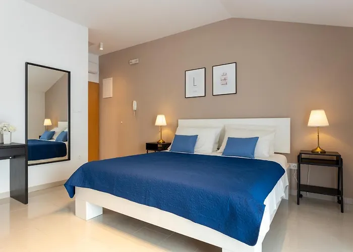 Iris 아파트 산책길